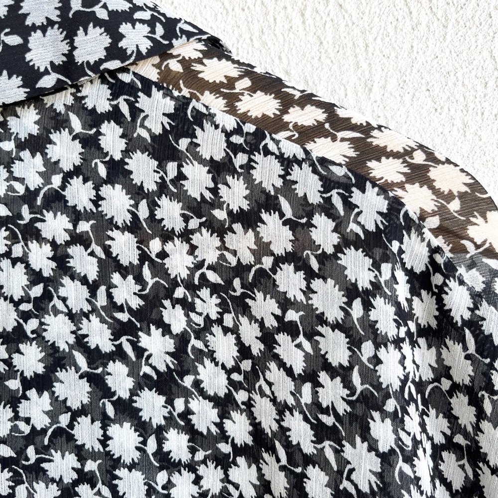 ✨ SALE ✨ H&M | Flowy Floral Shirtdress - Picture 10 of 16